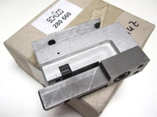 Schüco Werkzeugeinsatz zum Stanzen der Kleber- / Nagellöcher für Türflügelprofile mit der Handpresse Artikelnummer: 280420, gebraucht